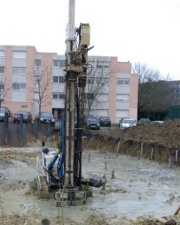 Réalisation de fondations pour un futur bâtiment scolaire
